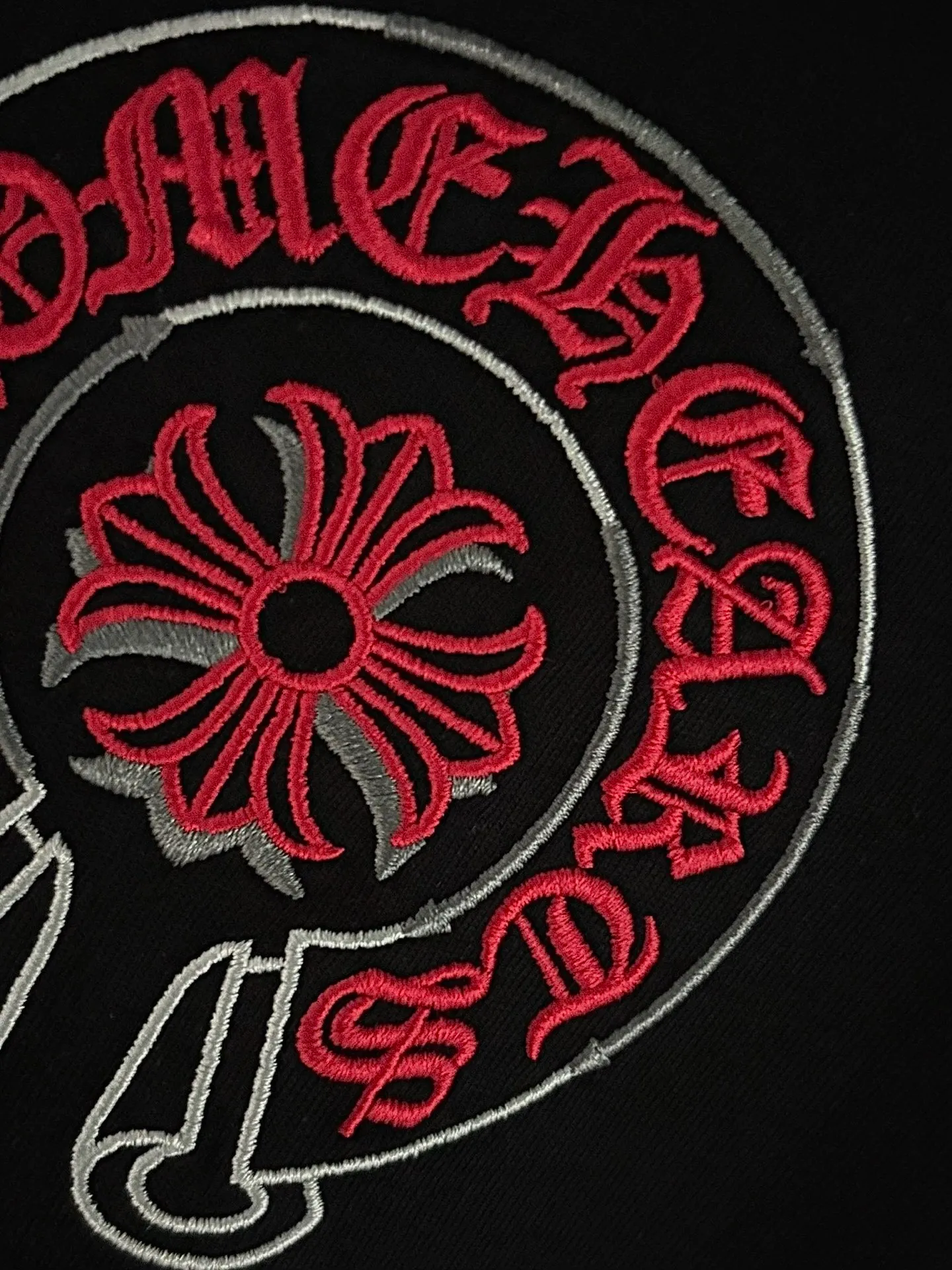 P150 [High Quality] Chrome Hearts New embroidered horseshoe logo brand logo on the front and rear panels are designed with heavy craftsmanship of 100,000 needle embroidery. High-end customized 32-count 280g fabric. Soft to the touch. Comfortable to wear. Exquisite stitching. Fine workmanship. The upper body effect is incomparably handsome! Same style for men and women, color: white, black size: S to xL